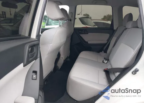 2015 Subaru Forester 2.5I z USA, uszkodzony, nr VIN JF2SJABC4FH493258